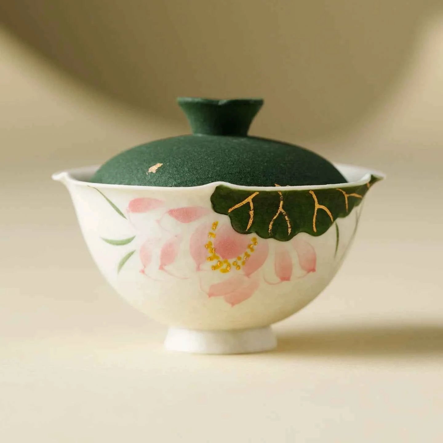 Handmade Ceramic Gaiwan with Lotus Design – 95ml Traditional Chinese Tea Cup with Lid